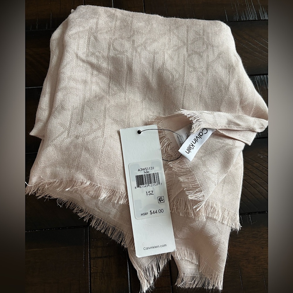 🏷️NWT Calvin Klein scarf